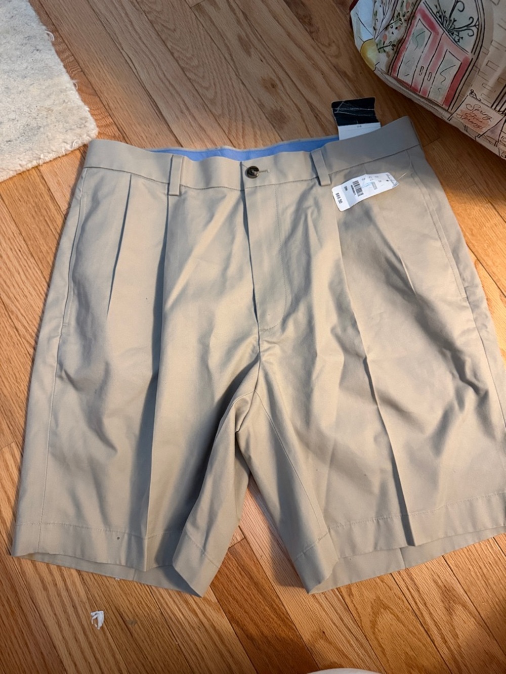 Classic Men's Khaki Pleated Shorts